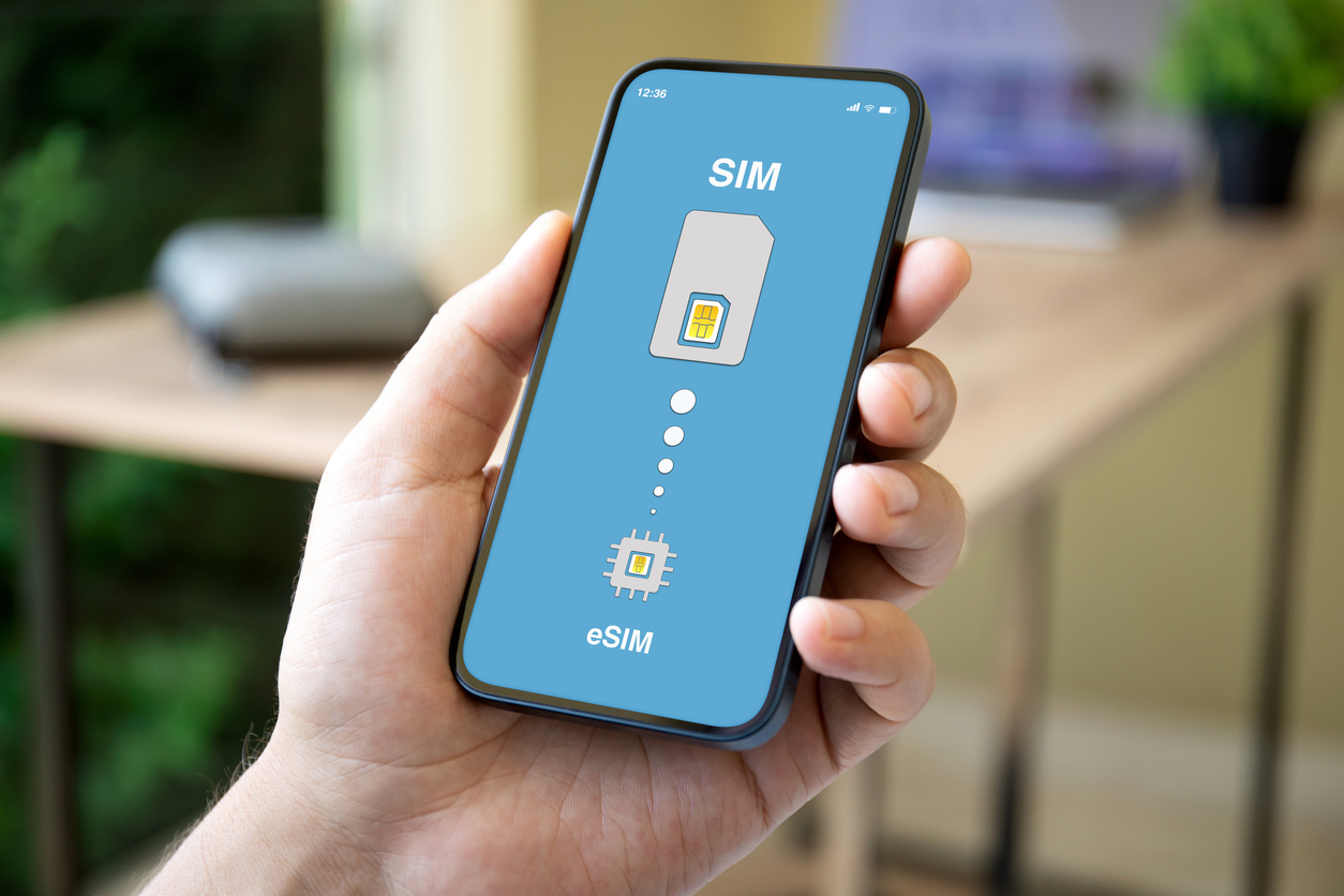 man hand holding phone with Sim card replacement on eSim